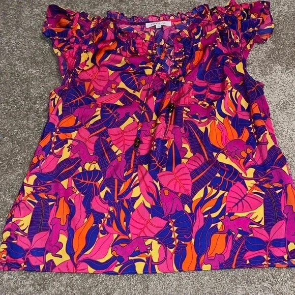 Rose + Olive  triple flutter sleeve top womens large.  X - Picture 1 of 6